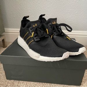 Adidas Black and Gold NMD R1 size 8.5 women’s 💕